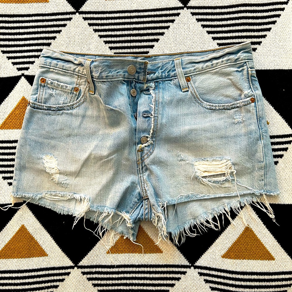 Levis 501 Jean Shorts in light blue